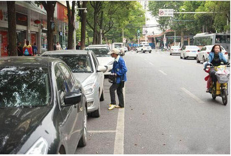 城市道路违法停车城管有处罚权 各地划归情况各异