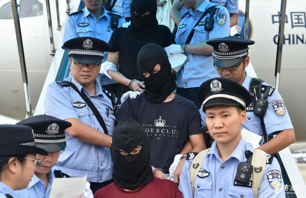 六十三名电信网络诈骗犯罪嫌疑人从柬埔寨被押解回国