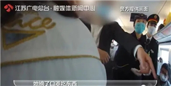 高铁上两个姑娘摘下口罩吃饭,邻座男乘客劝了不听后动手